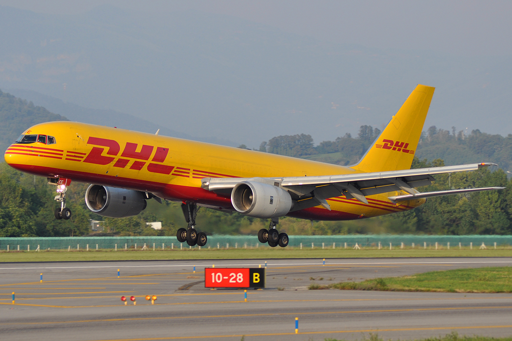 D-ALEE · Boeing 757-236(SF) · (BGY / LIME)