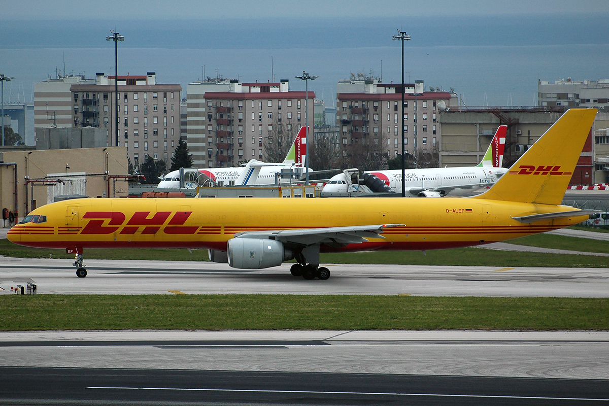 D-ALEF · Boeing 757-236(SF) · (LIS / LPPT)