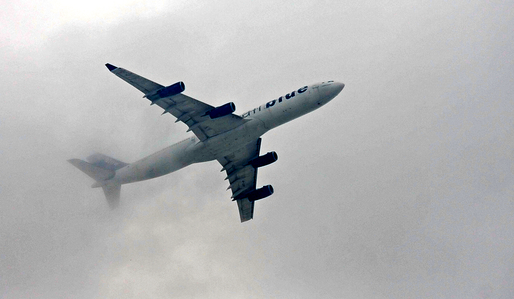 AP-EDF · Airbus A340-313X · (LHE / OPLA)