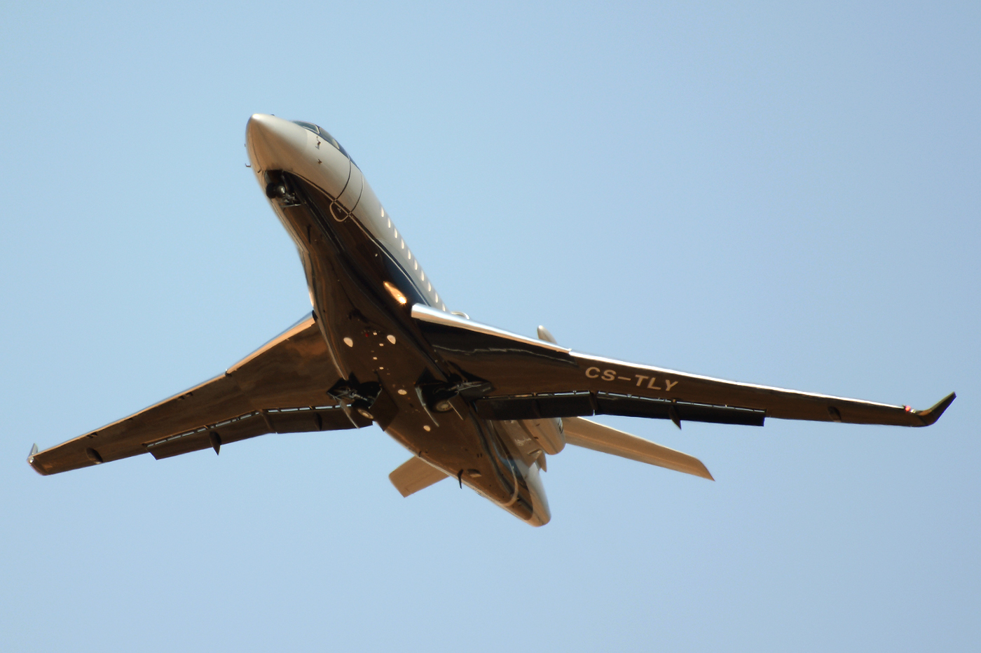 CS-TLY (15) 2007 Dassault Falcon 7X
