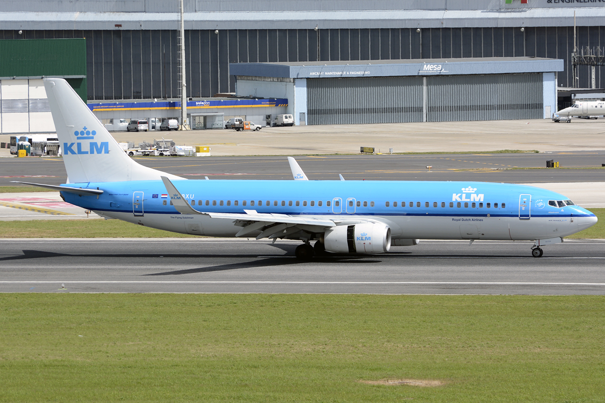 PH-BXU · Boeing 737-8BK(WL) · (LIS / LPPT)