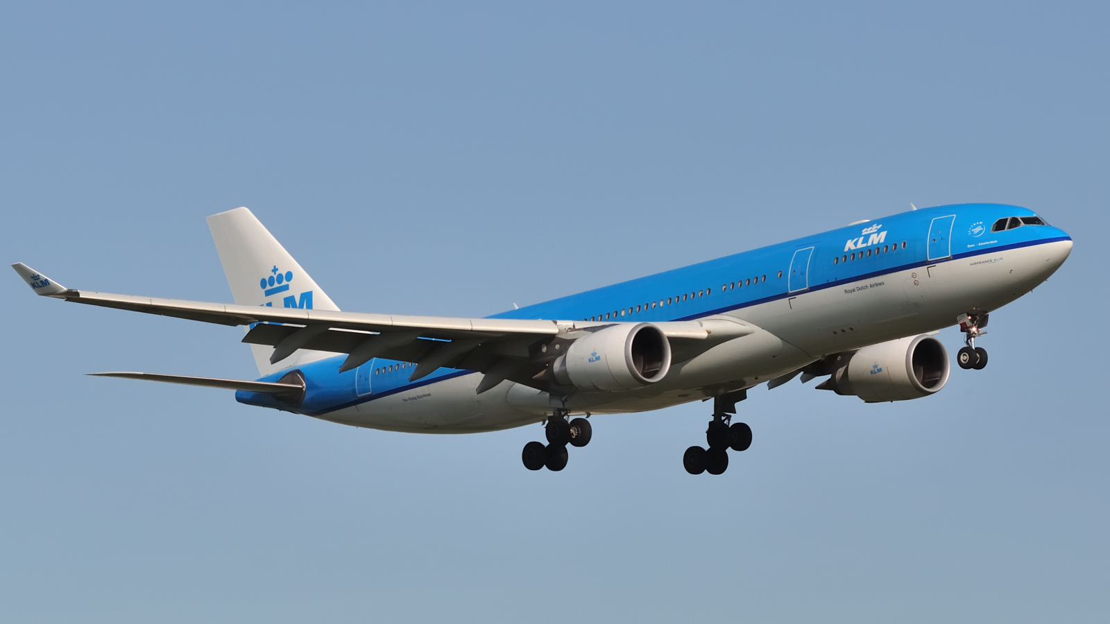 PH-AOA (682) 2005 Airbus A330-203