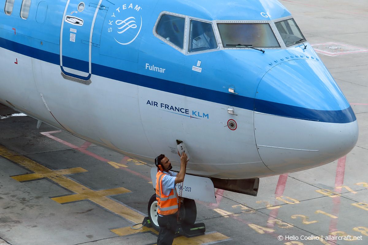 PH-BGK · Boeing 737-7K2(WL) · (LIS / LPPT)