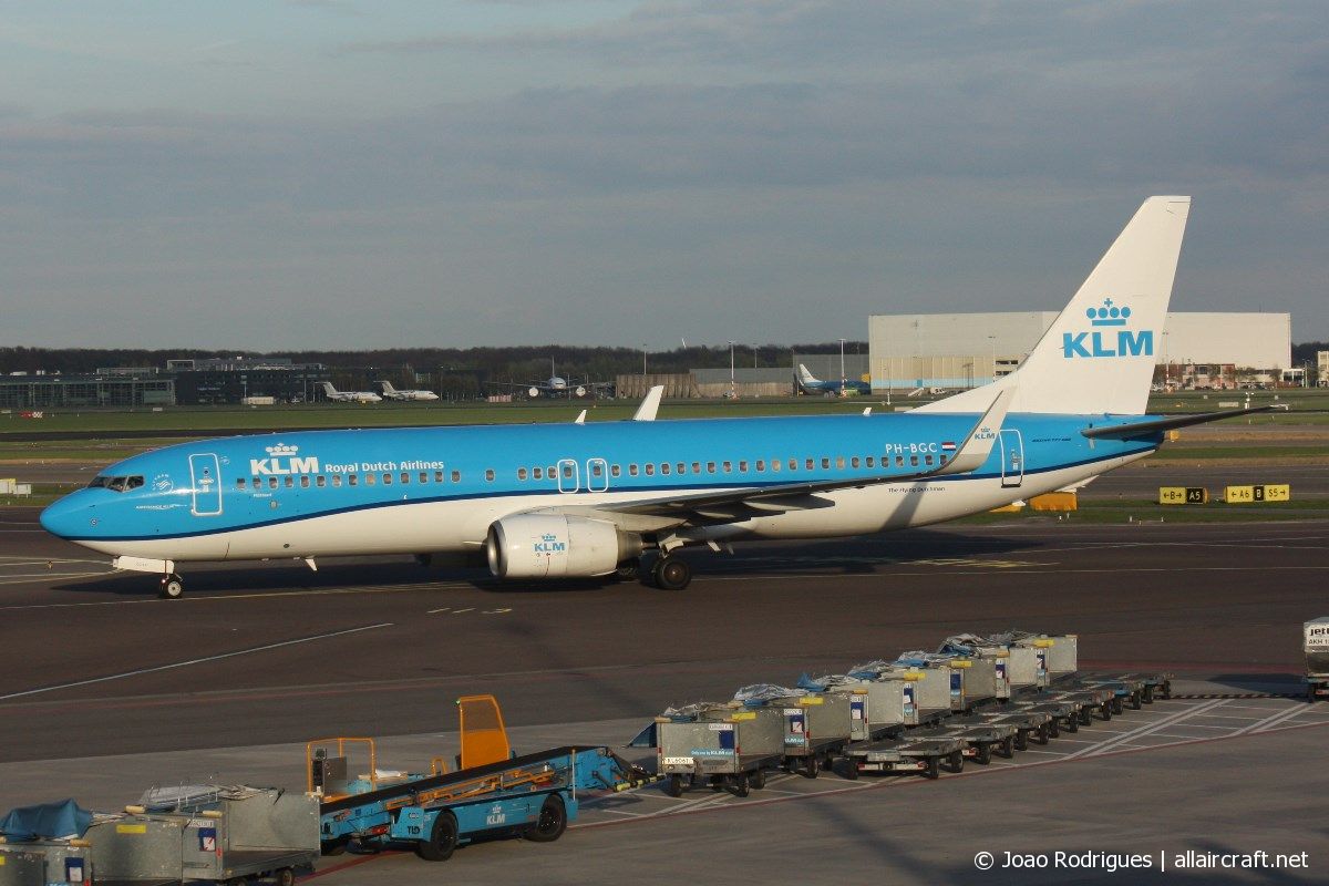 PH-BGC (30361) 2008 Boeing 737-8K2(WL)