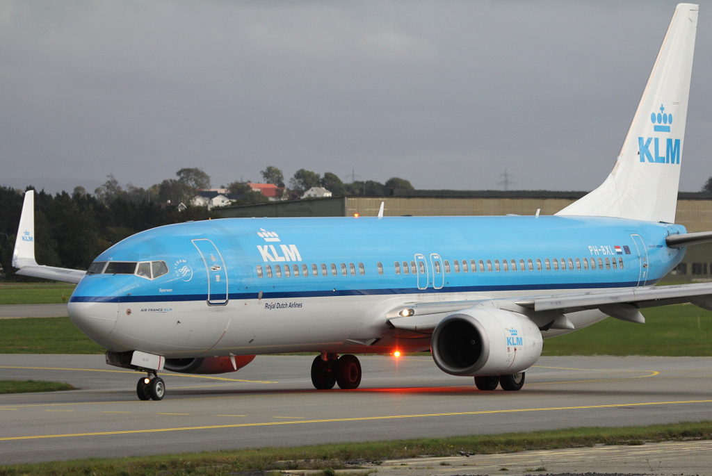 PH-BXL (30359) 2000 Boeing 737-8K2(WL)