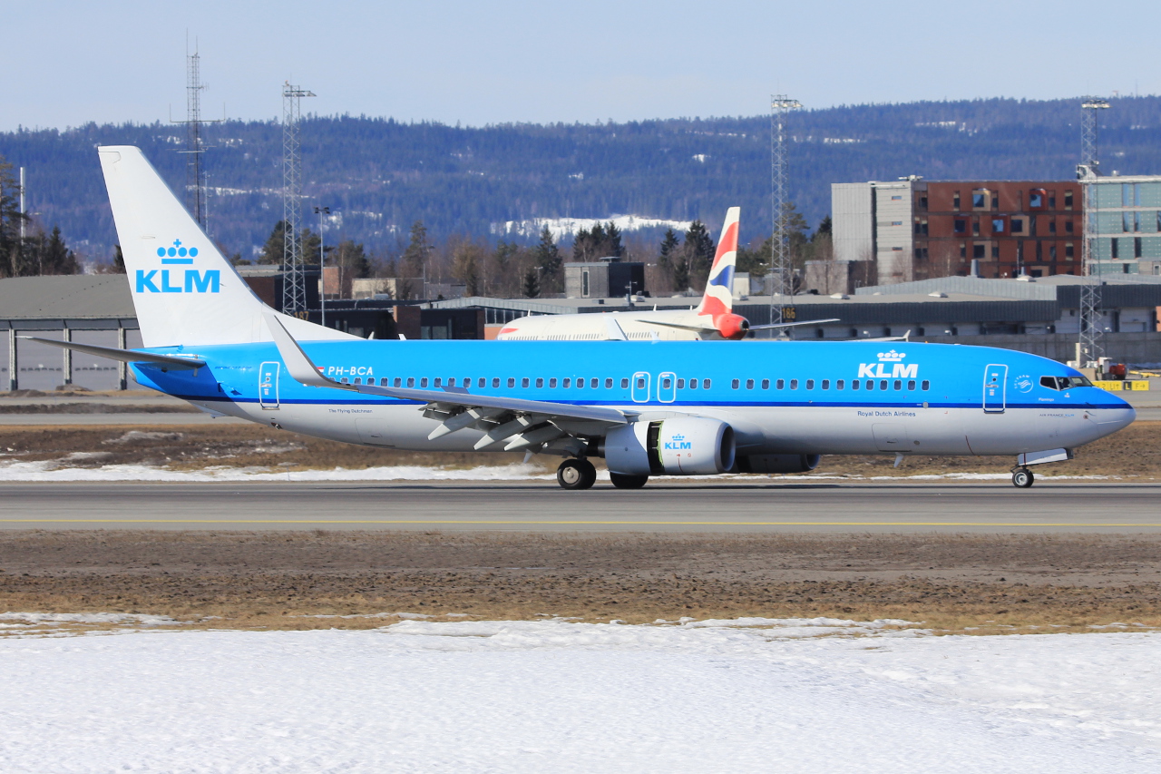 PH-BCA (37820) 2010 Boeing 737-8K2(WL)