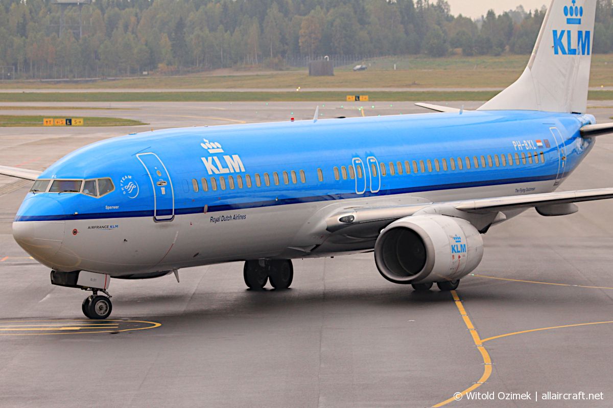 PH-BXL (30359) 2000 Boeing 737-8K2(WL)