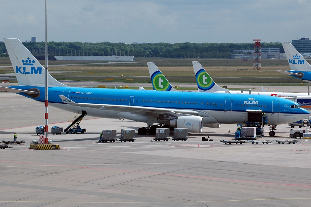 PH-AOE · Airbus A330-203 · -