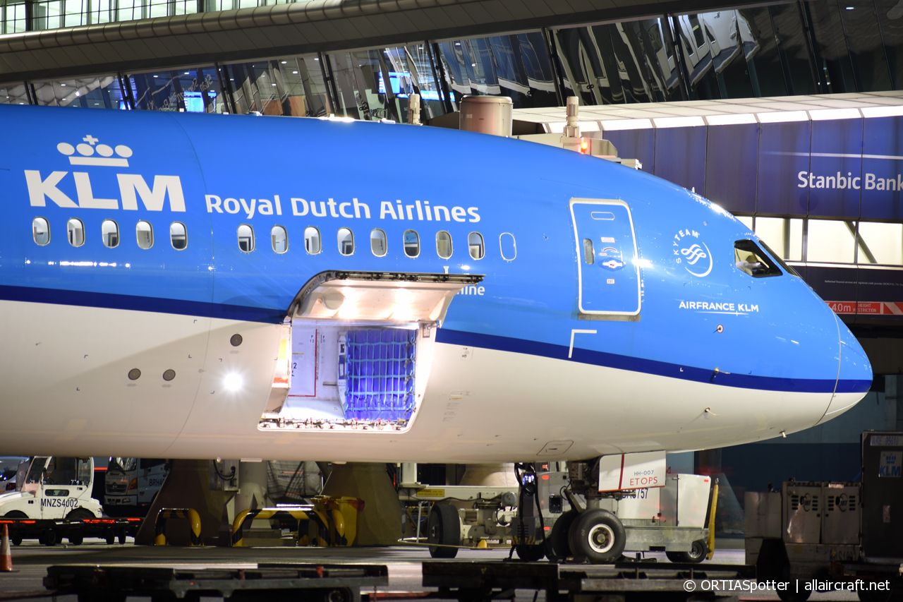 PH-BHH (38767) 2016 Boeing 787-9 Dreamliner