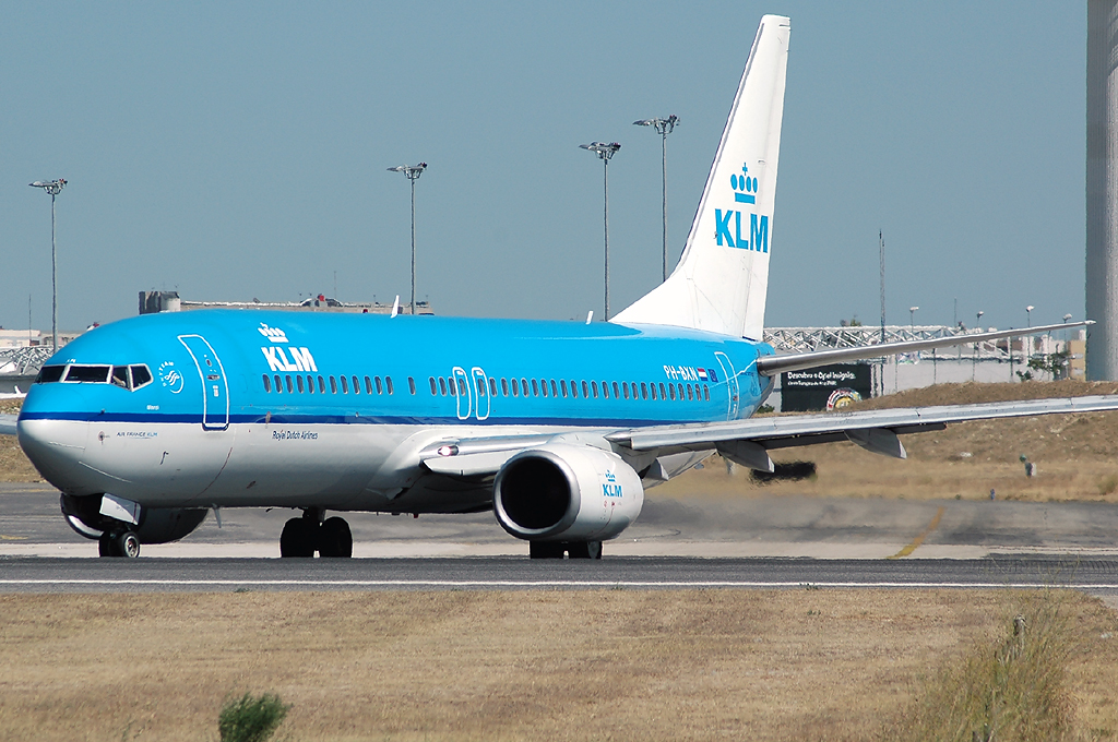 PH-BXN (30356) 2000 Boeing 737-8K2(WL)