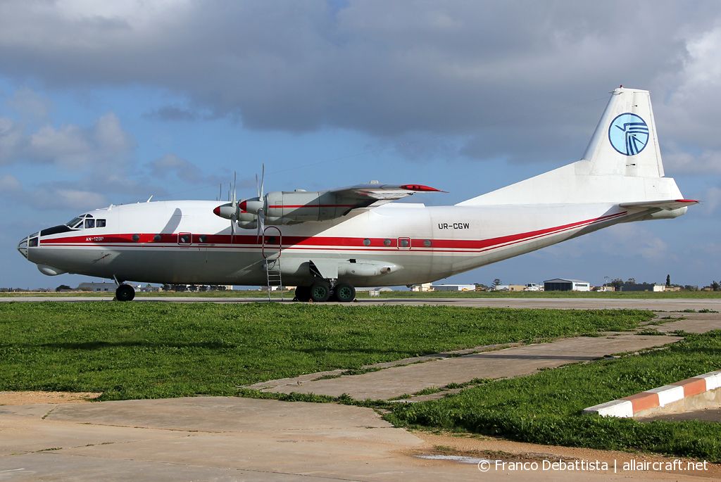 UR-CGW (402410) 1964 Antonov An-12BP