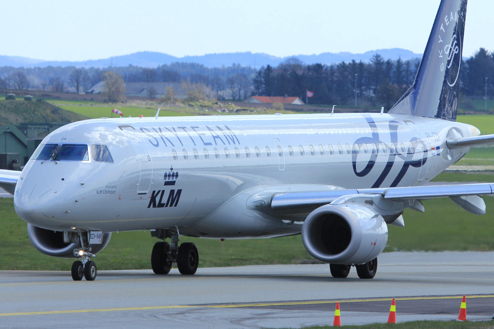 PH-EZX · Embraer 190-100STD · (SVG / ENZV)