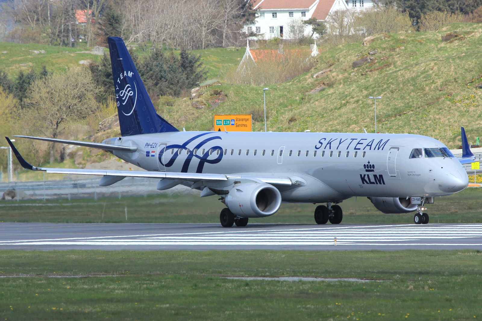 PH-EZX · Embraer 190-100STD · (SVG / ENZV)