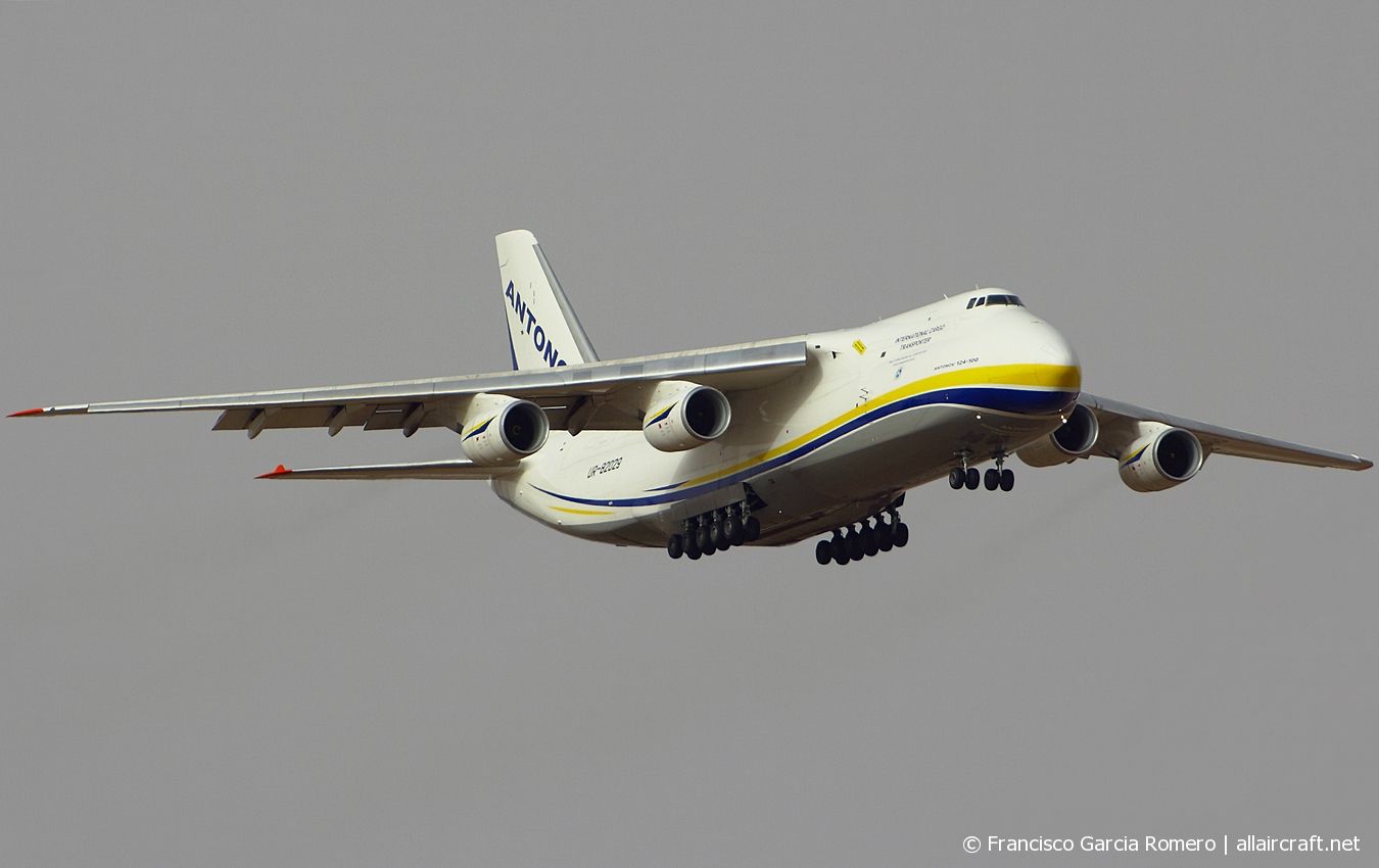 UR-82029 (19530502630) 1991 Antonov An-124-100