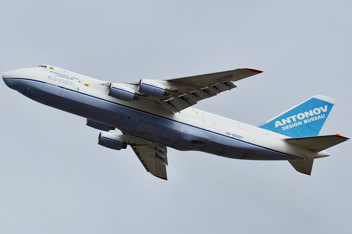 UR-82007 (19530501005) 1988 Antonov An-124-100