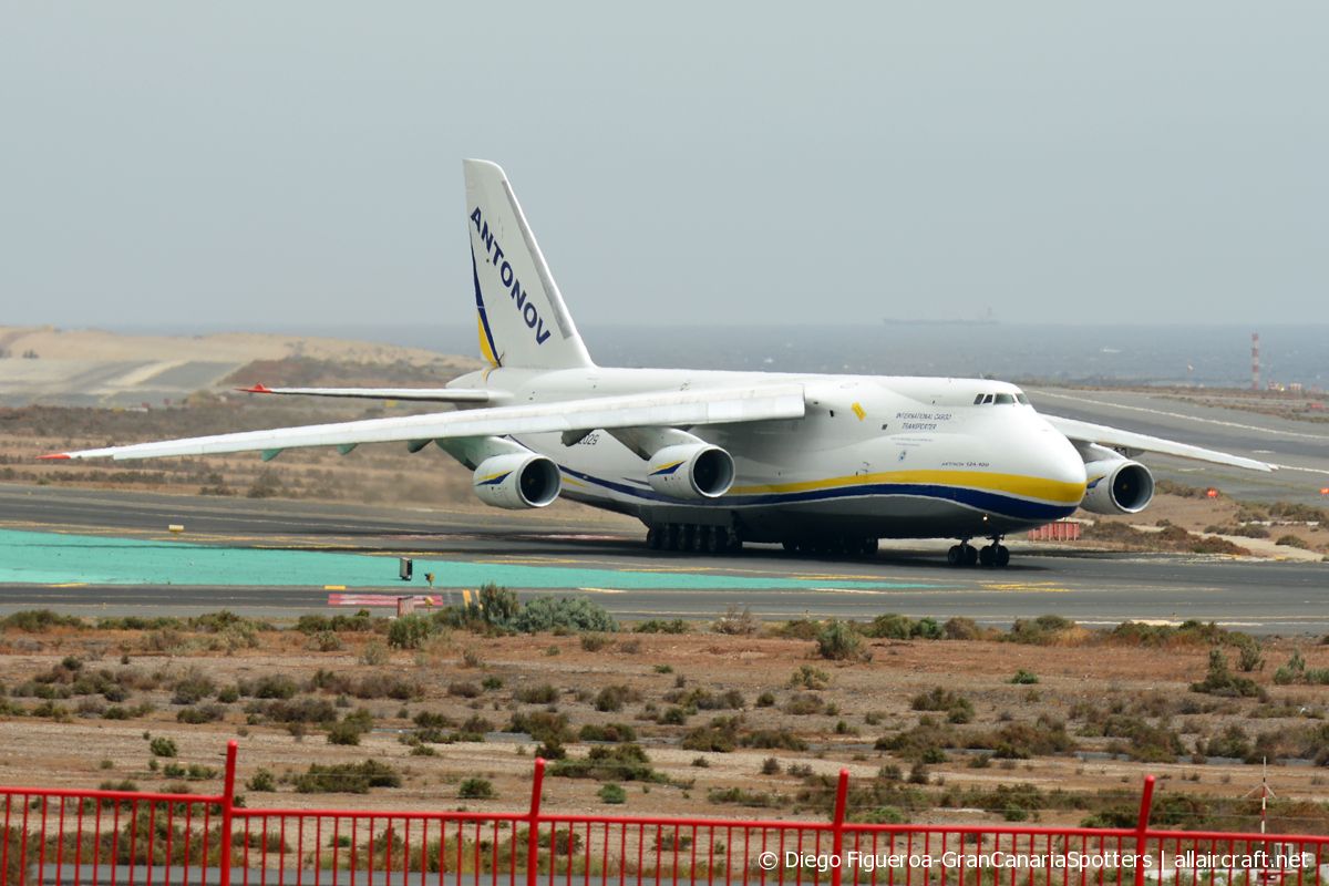 UR-82029 (19530502630) 1991 Antonov An-124-100