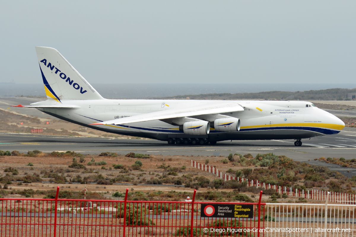 UR-82029 (19530502630) 1991 Antonov An-124-100