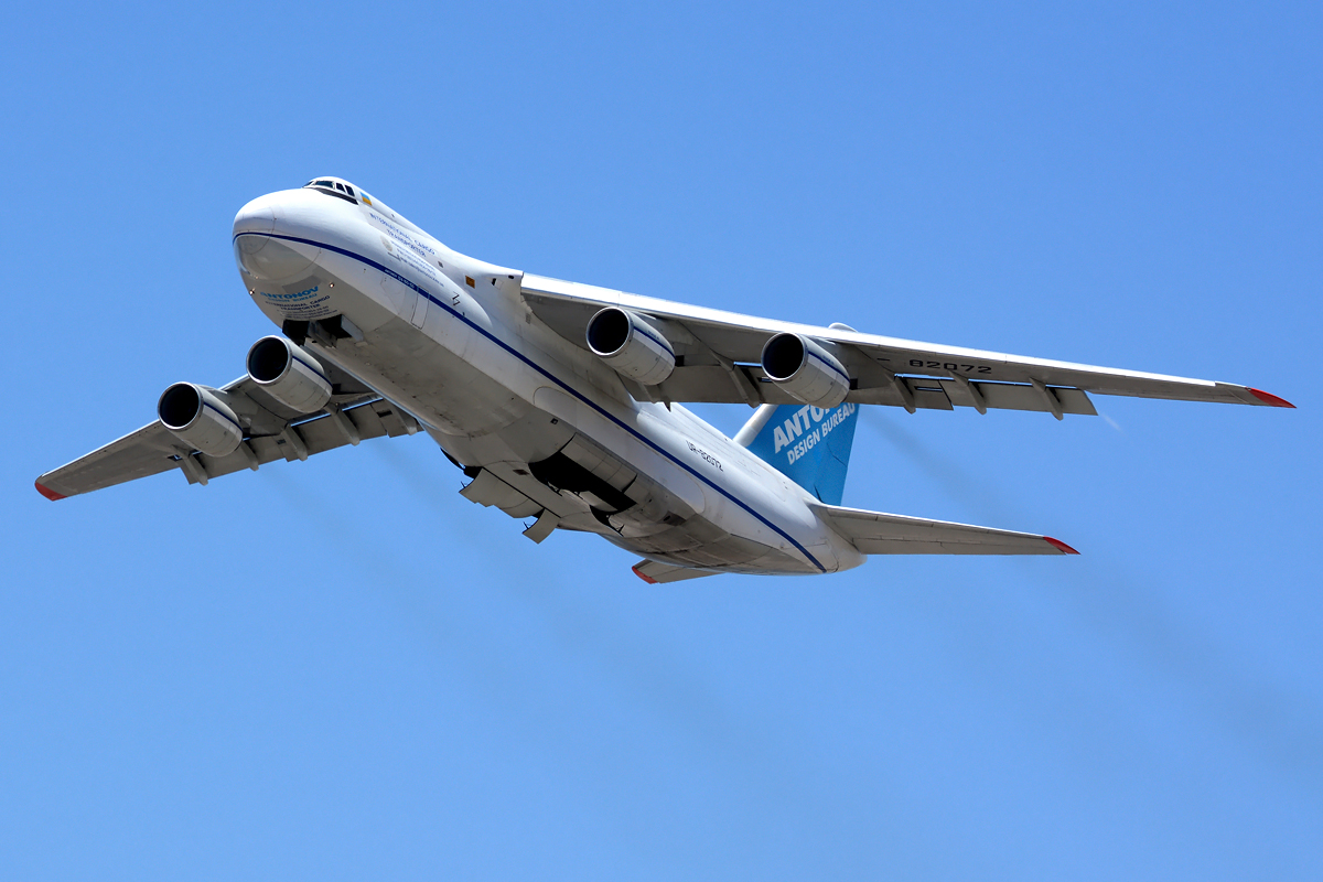 UR-82072 · Antonov An-124-100 Ruslan · (LPA / GCLP)