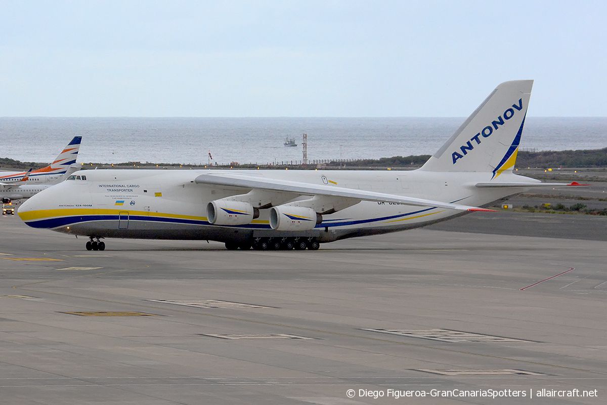 UR-82007 (19530501005) 1988 Antonov An-124-100