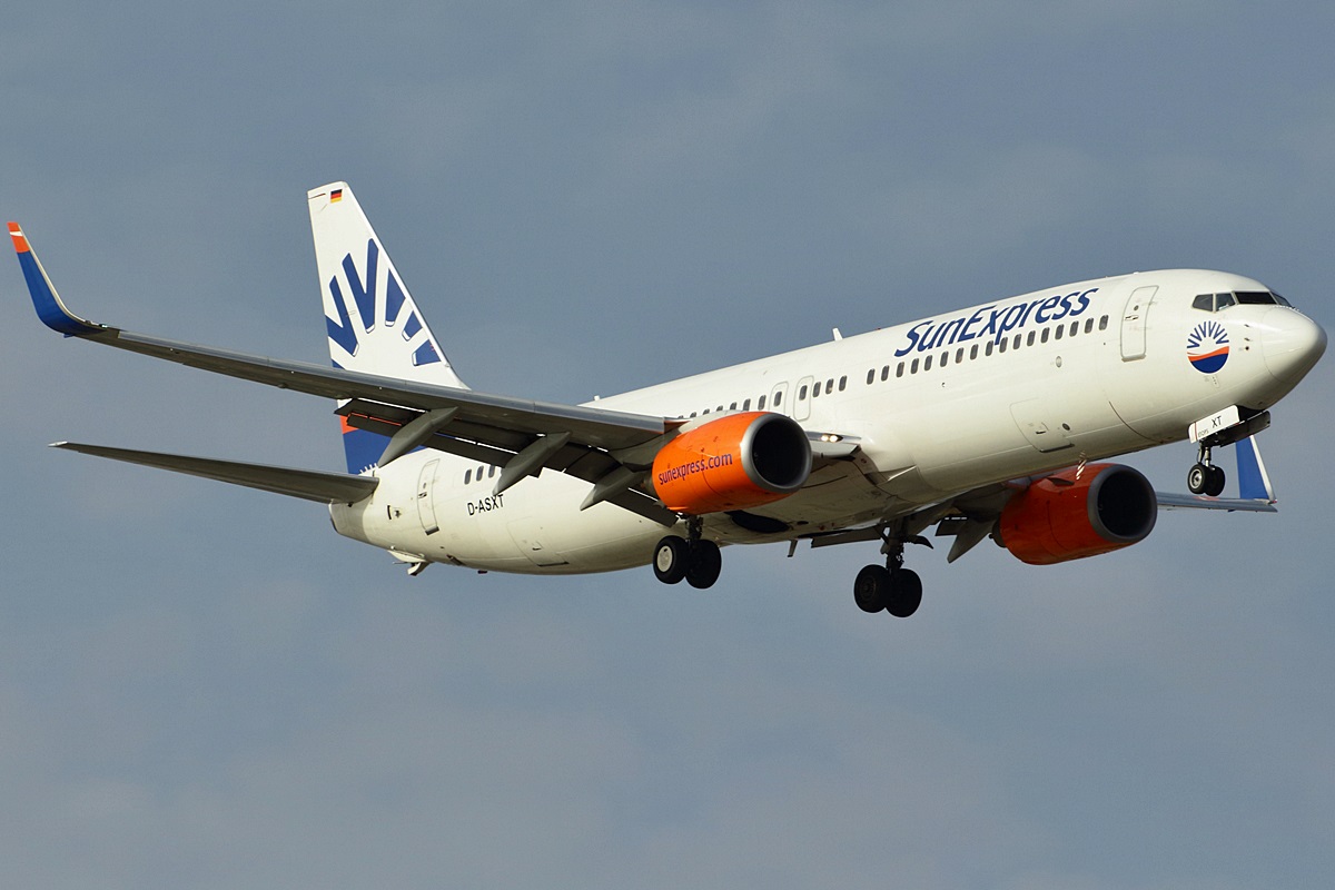 D-ASXT (35837) 2010 Boeing 737-8EH WL