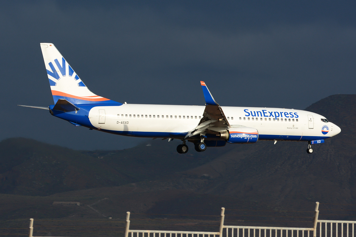 D-ASXD (33562) 2004 Boeing 737-8AS(WL)