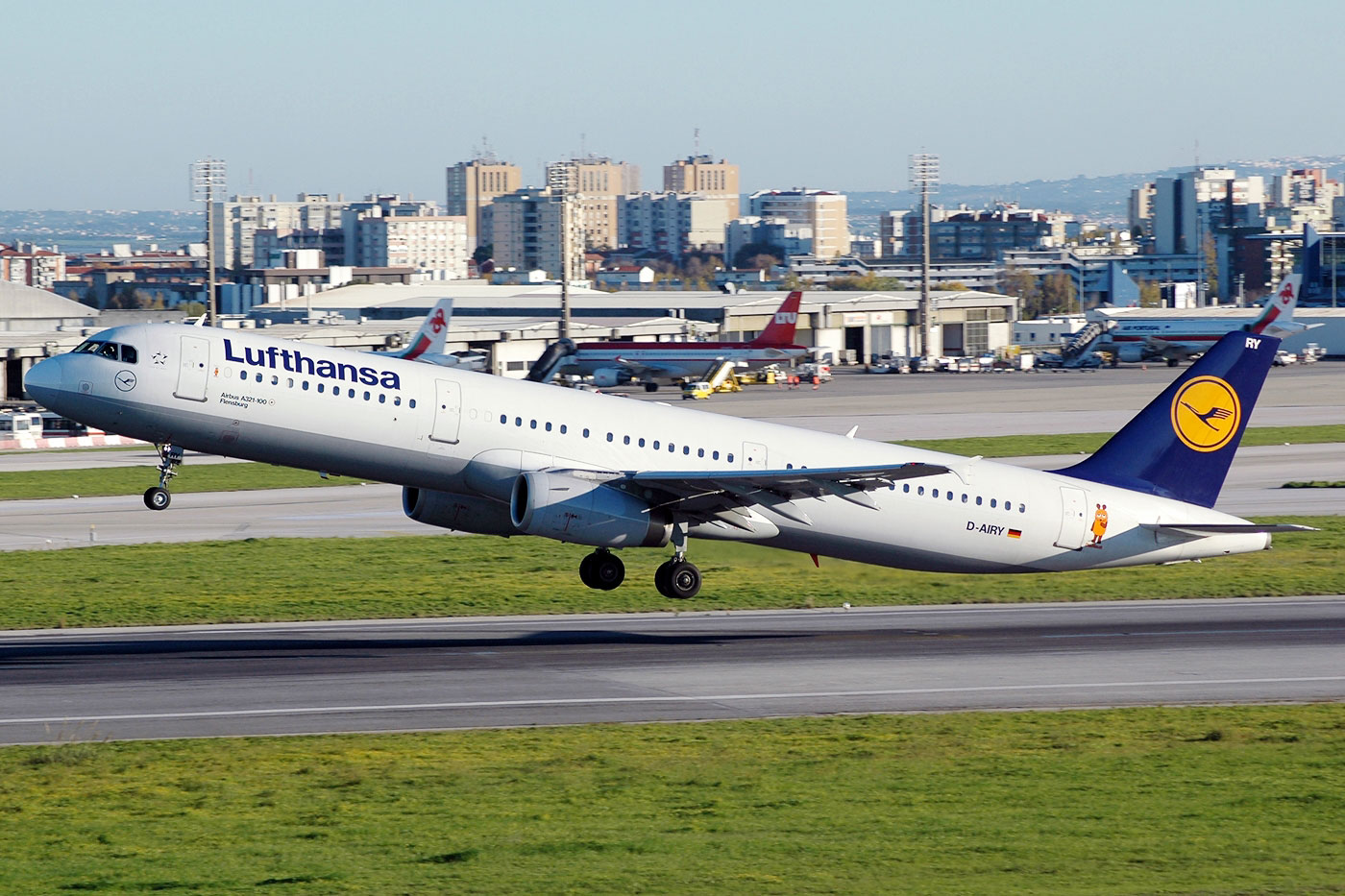 D-AIRY · Airbus A321-131 · (LIS / LPPT)