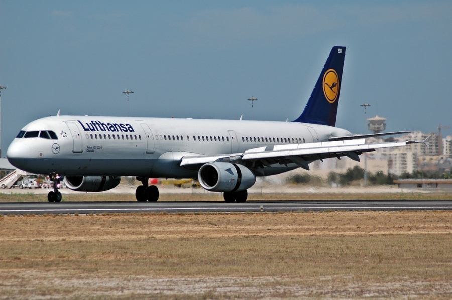 D-AISD · Airbus A321-231 · (FAO / LPFR)
