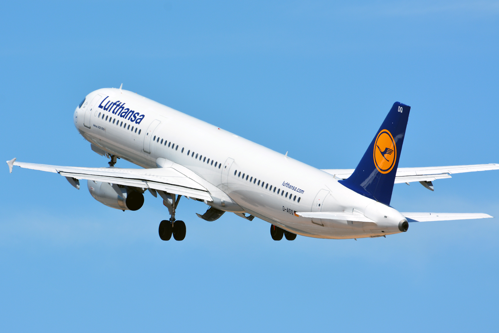 D-AIDQ · Airbus A321-231 · (FAO / LPFR)