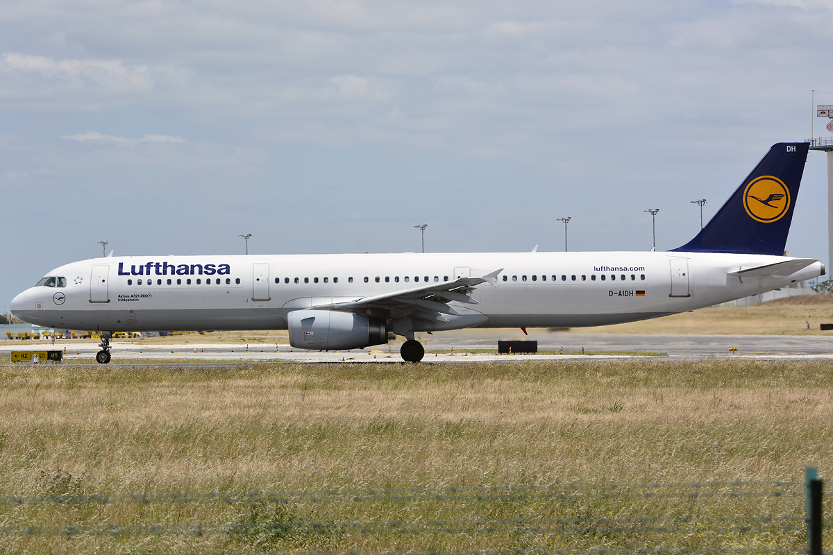 D-AIDH · Airbus A321-231 · (LIS / LPPT)