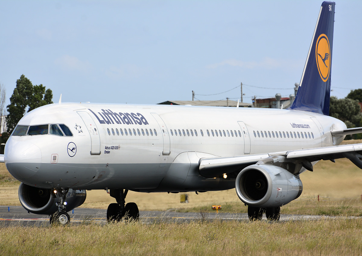 D-AISK · Airbus A321-231 · (LIS / LPPT)