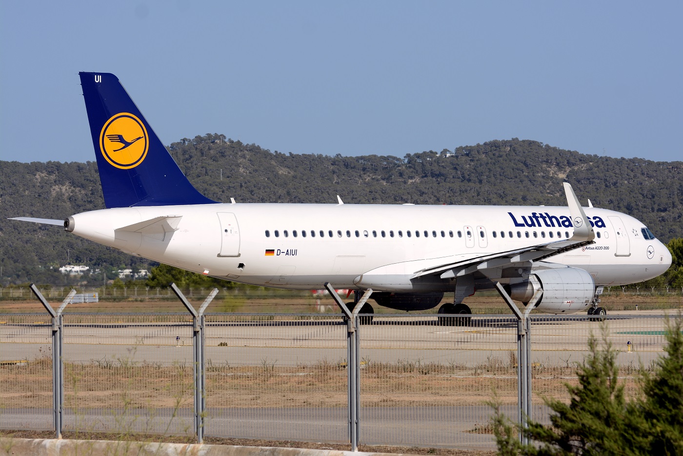 D-AIUI · Airbus A320-214(WL) · (IBZ / LEIB)