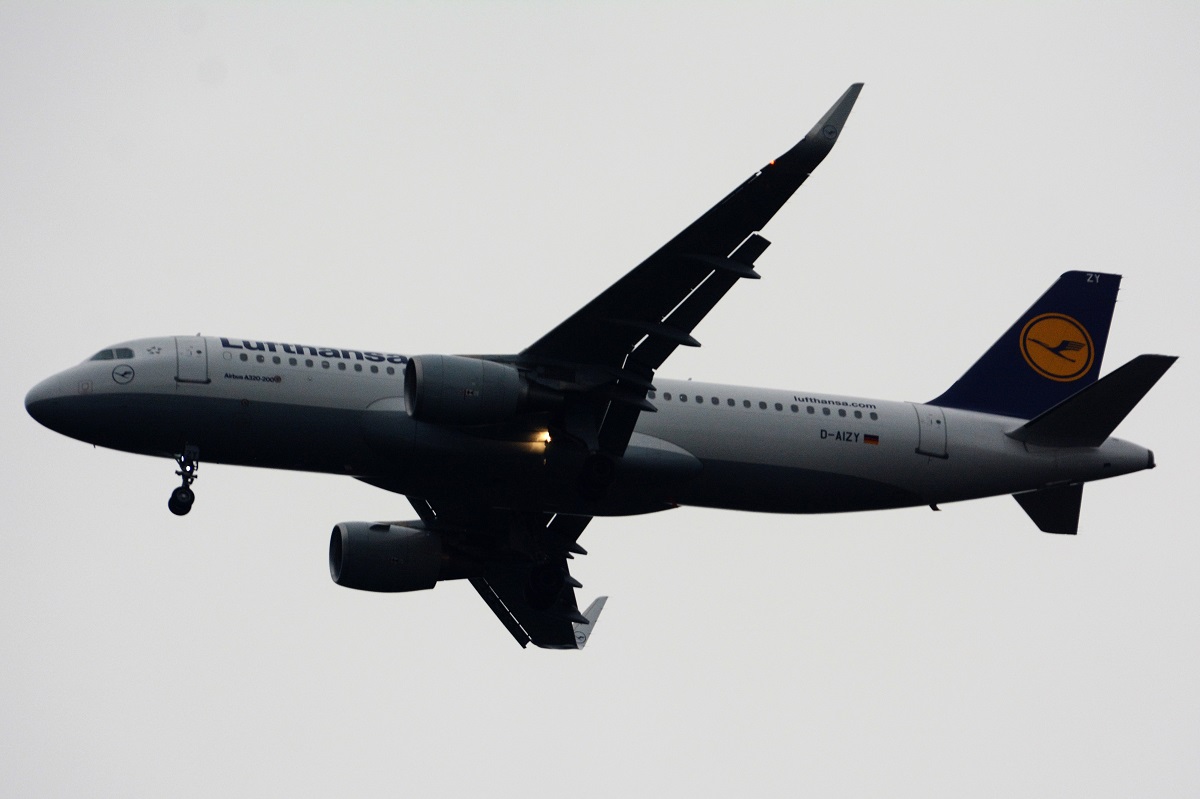 D-AIZY, (cn 5769), Airbus A320-214