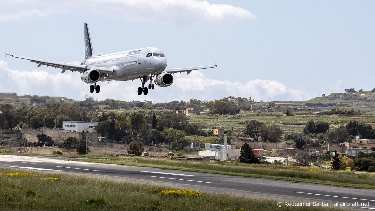D-AIDC (4560) 2011 Airbus A321-231