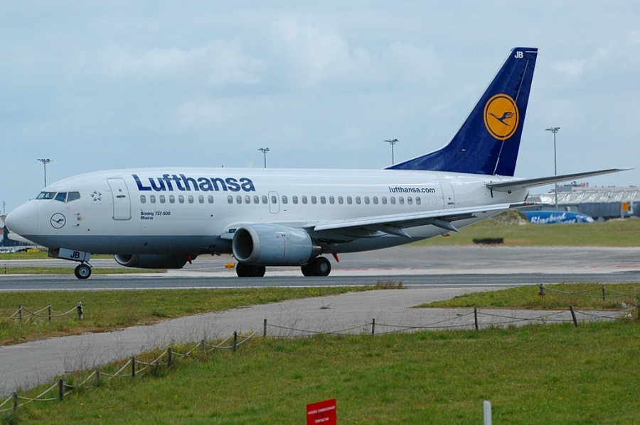 D-ABJB · Boeing 737-530 · (LIS / LPPT)