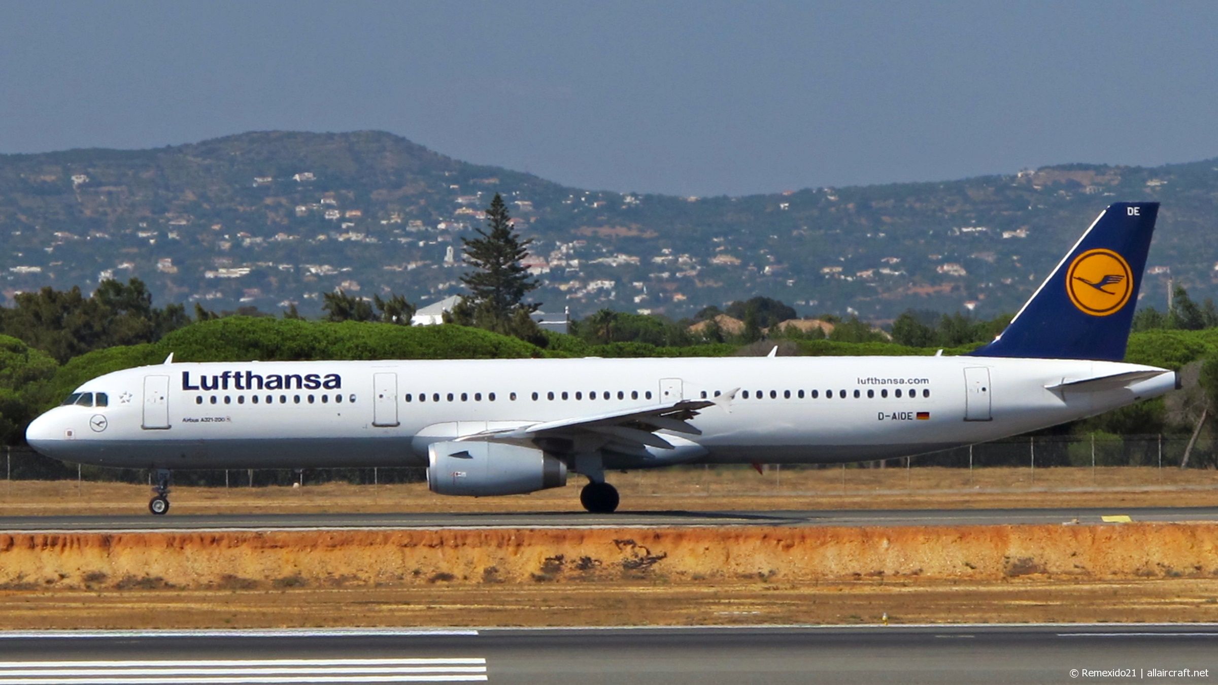 D-AIDE · Airbus A321-231 · (FAO / LPFR)