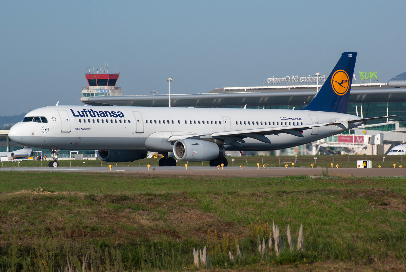 D-AIDG · Airbus A321-231 · (OPO / LPPR)