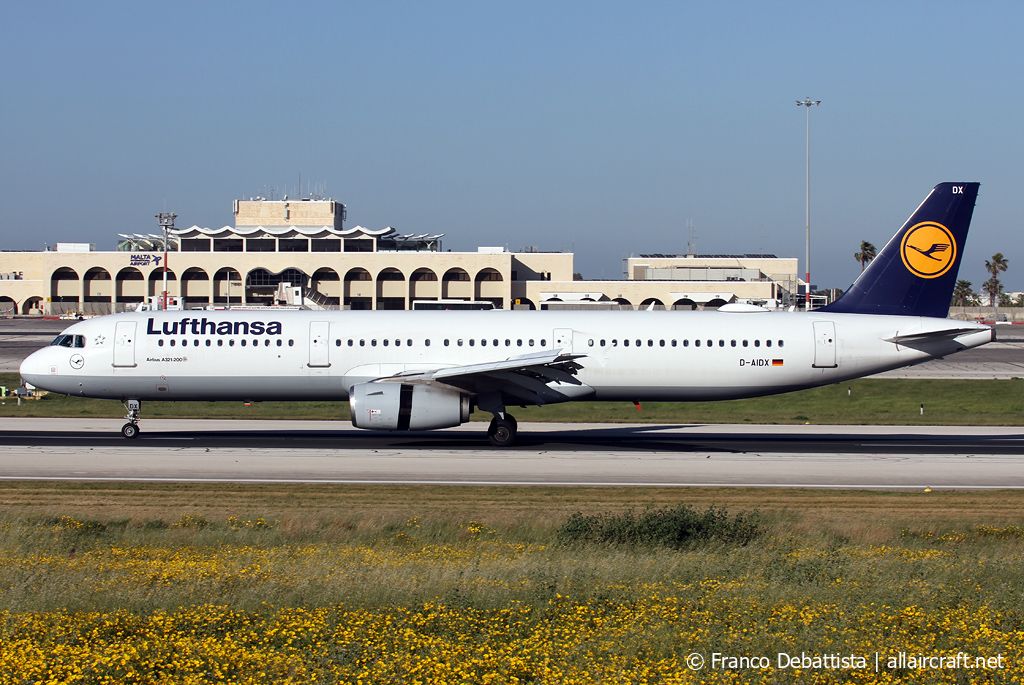 D-AIDX (6451) 2015 Airbus A321-231