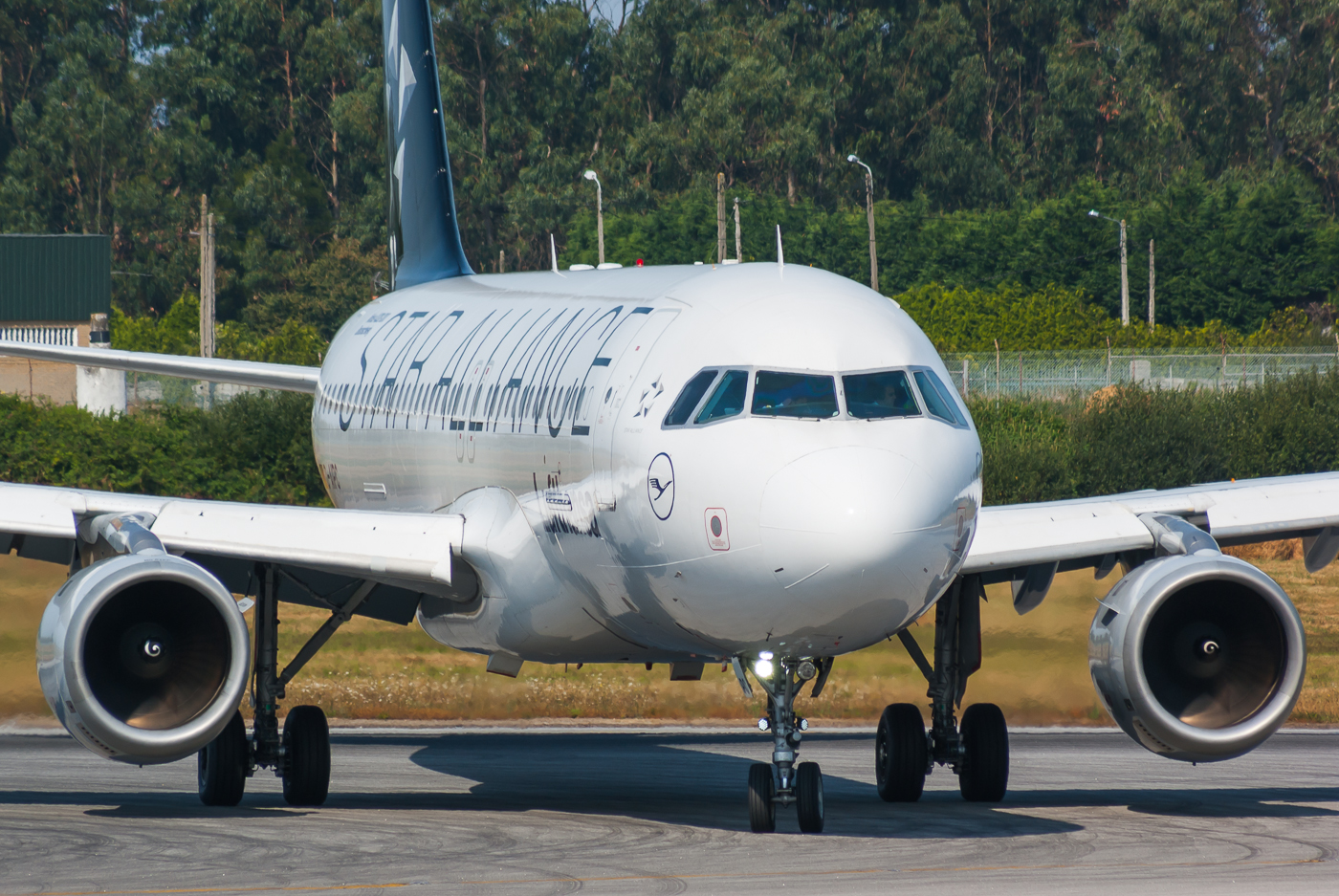D-AIPC · Airbus A320-211 · (OPO / LPPR)