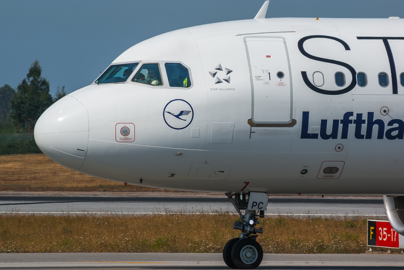 D-AIPC, (cn 071), Airbus A320-211