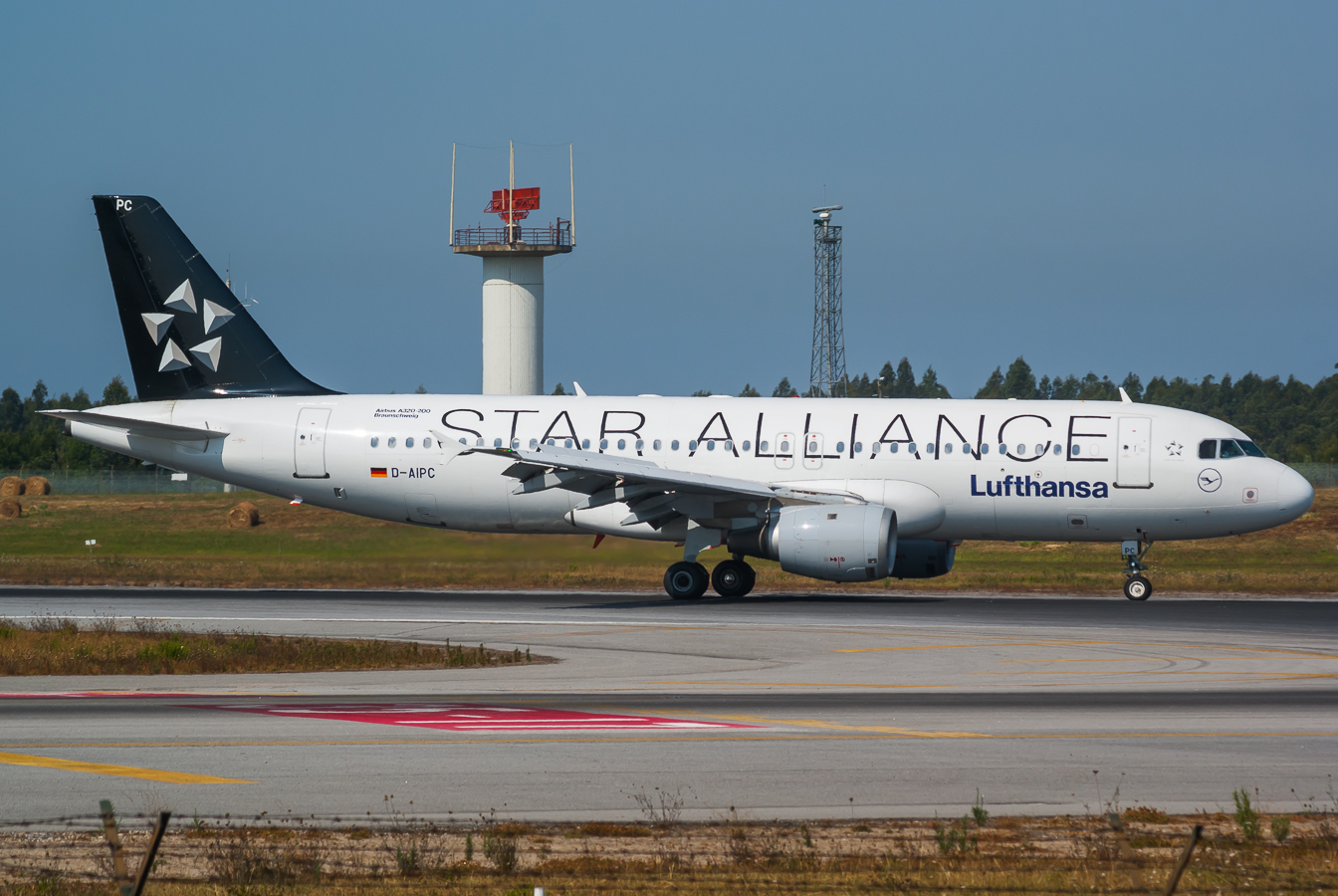 D-AIPC · Airbus A320-211 · (OPO / LPPR)