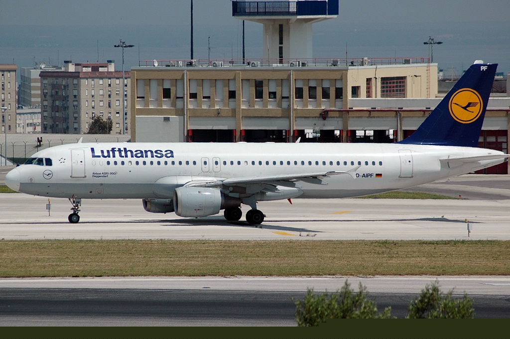 D-AIPF · Airbus A320-211 · (LIS / LPPT)