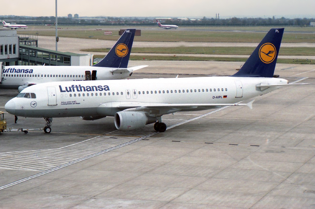 D-AIPL (094) 1989 Airbus A320-211
