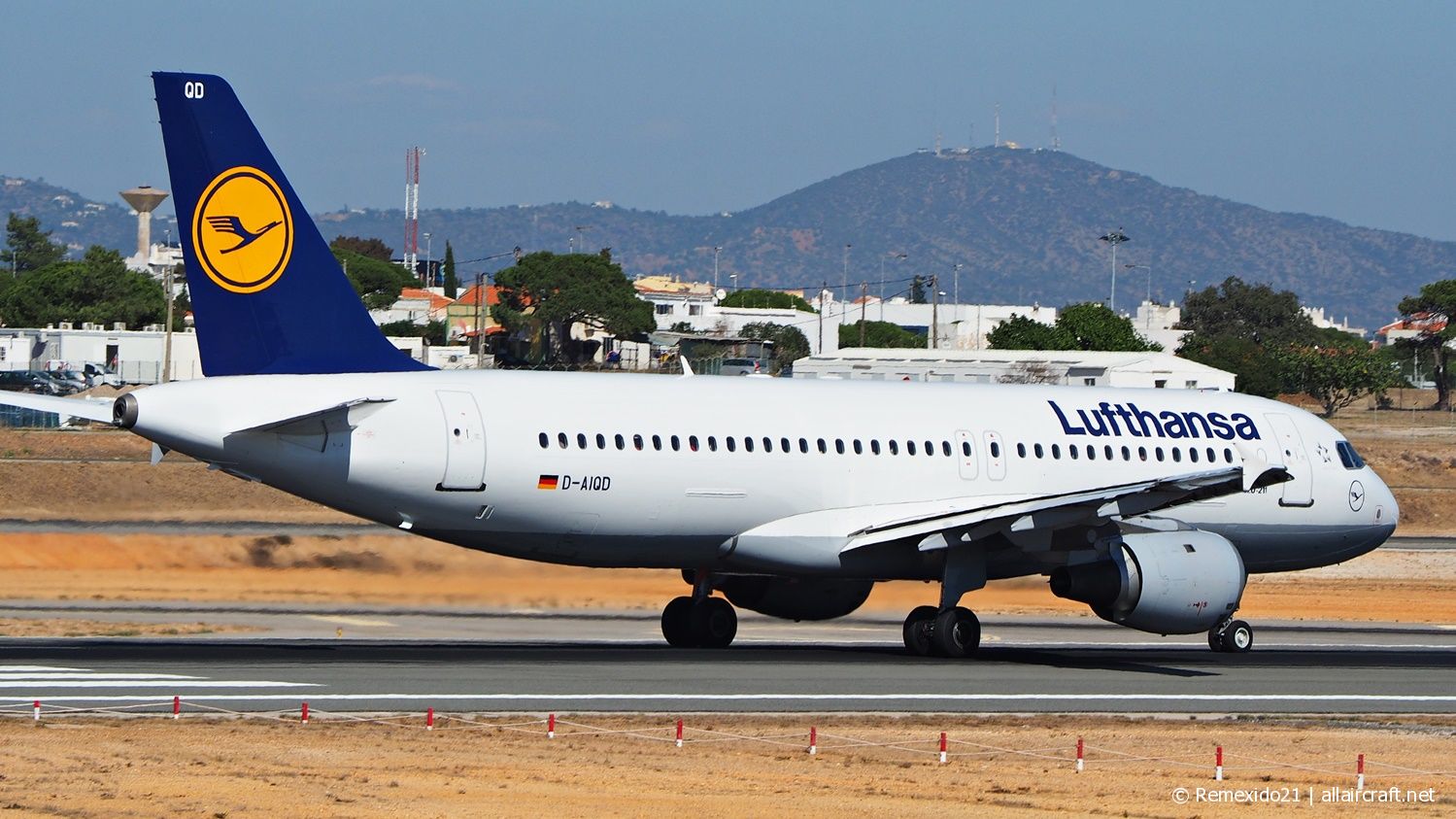 D-AIQD · Airbus A320-211 · (FAO / LPFR)