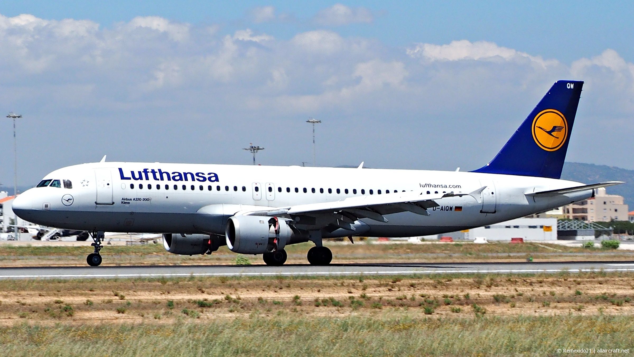 D-AIQW · Airbus A320-211 · (FAO / LPFR)