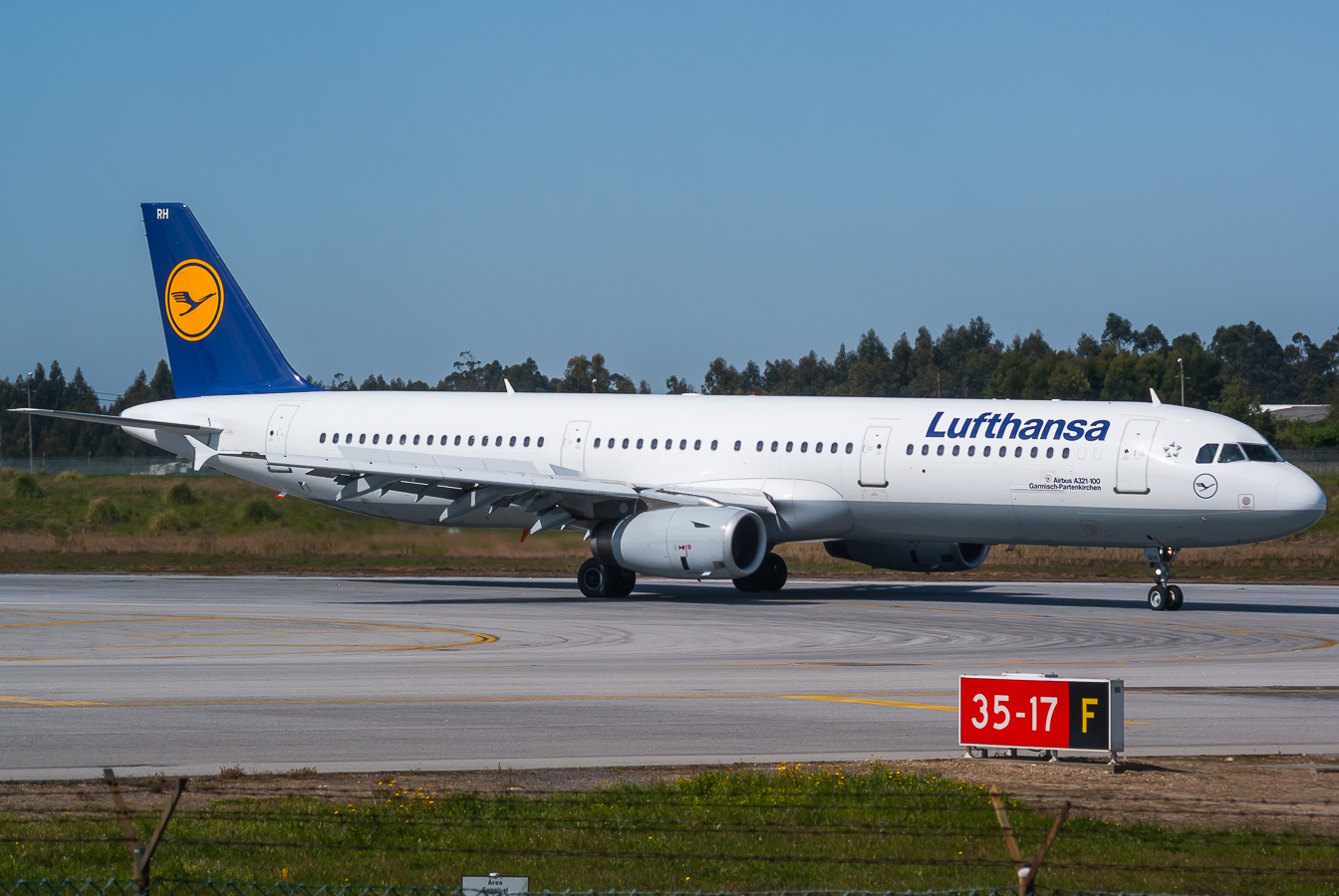 D-AIRH · Airbus A321-131 · (OPO / LPPR)