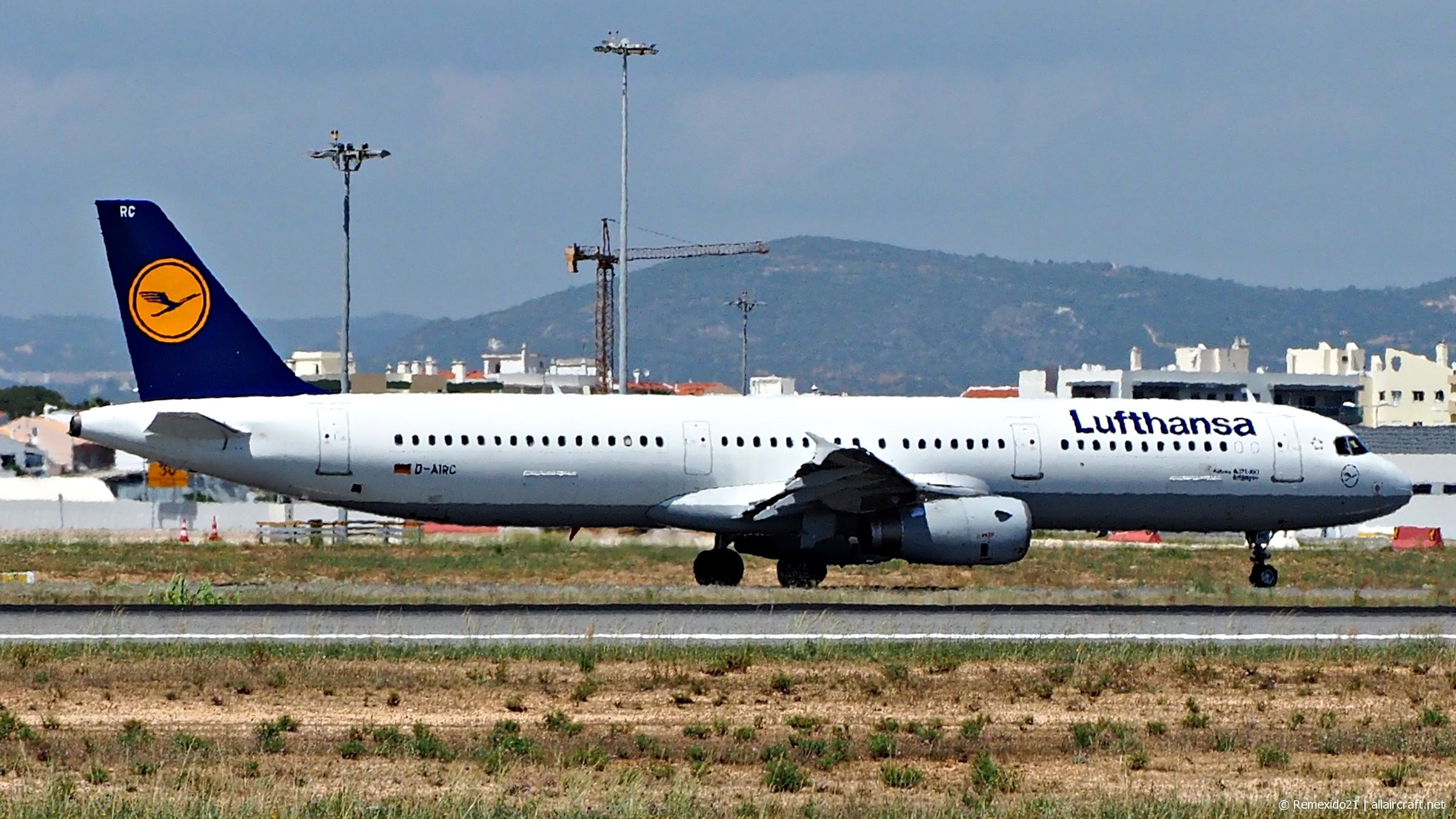 D-AIRL · Airbus A321-131 · (FAO / LPFR)