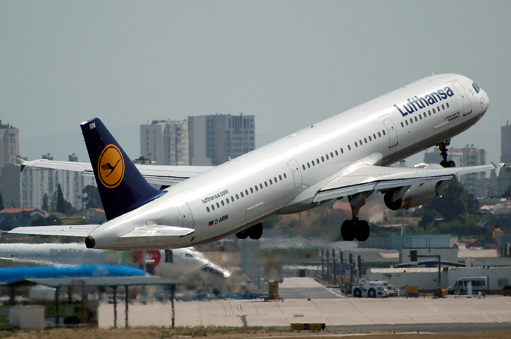 D-AIRN · Airbus A321-131 · (LIS / LPPT)