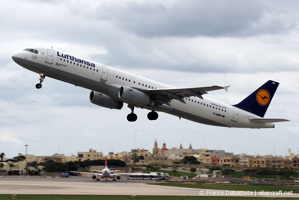D-AIRR · Airbus A321-131 · (MLA / LMML)