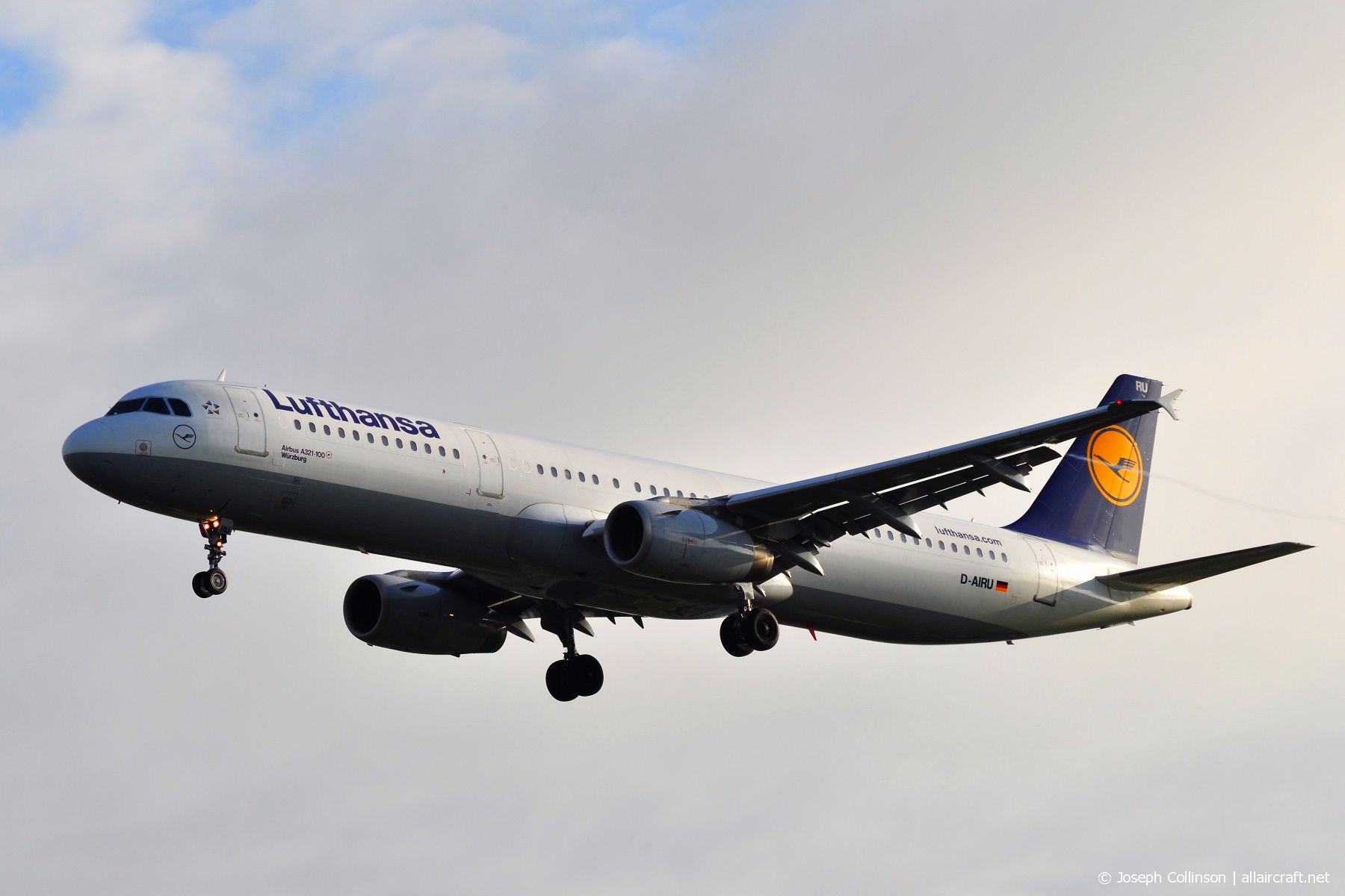 D-AIRU · Airbus A321-131 · (LHR / EGLL)