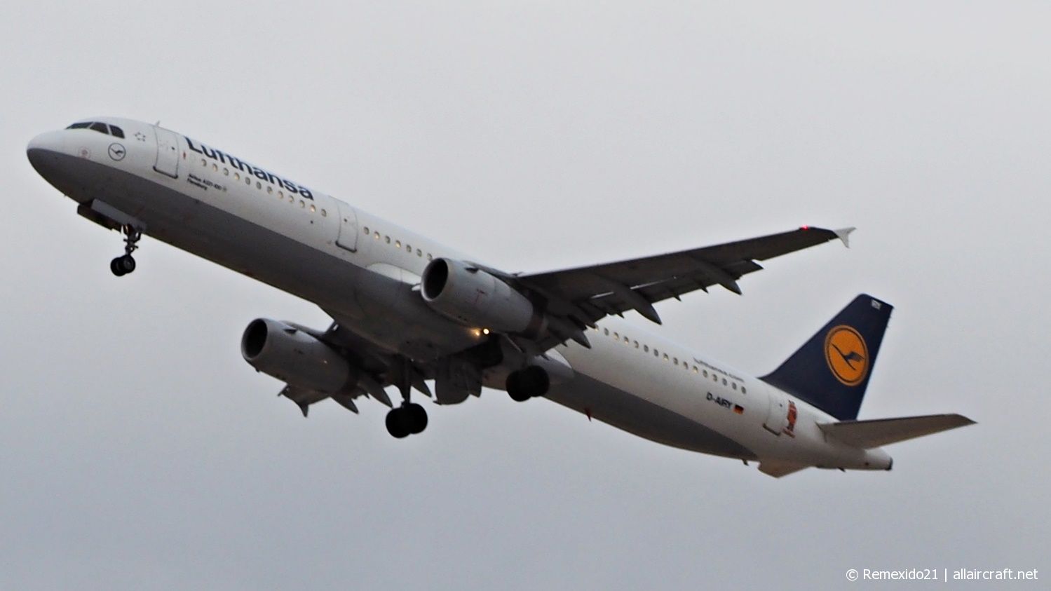 D-AIRY · Airbus A321-131 · (FAO / LPFR)